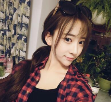 女主播当着小孩,引发网友热议